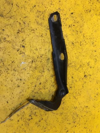 petlia-kapota-pravaia-audi-a6-c5-allroad-art-14949-big-1