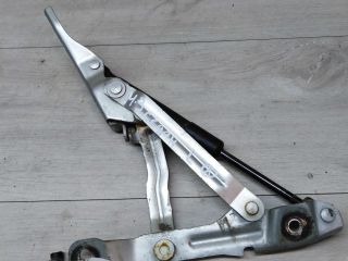 petlia-kryski-bagaznika-levaia-mazda-3-art-15226