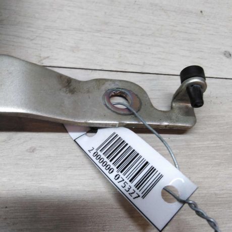 petlia-kryski-bagaznika-levaia-mazda-3-art-15226-big-3