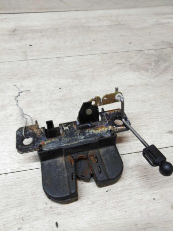 zamok-bagaznika-volkswagen-transporter-t5-art-16833-big-1