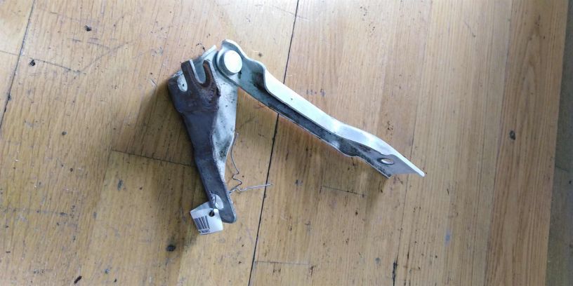 petlia-kapota-levaia-volkswagen-polo-5-art-16839-big-1