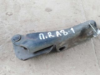 petlia-kapota-pravaia-audi-a8-d2-art-18143