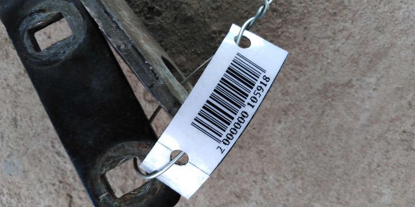 petlia-kapota-pravaia-audi-a8-d2-art-18143-big-2