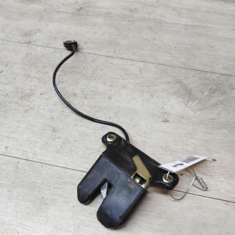 zamok-bagaznika-audi-a8-d2-art-18806-big-0