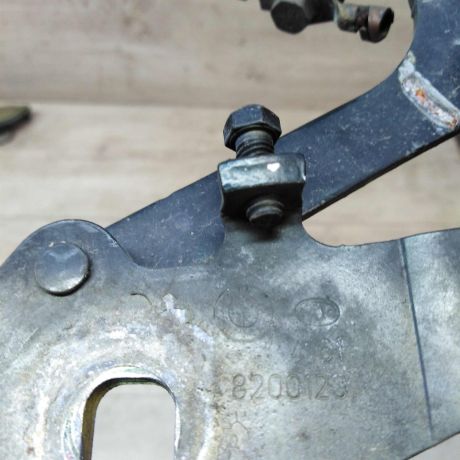 petlia-kapota-levaia-bmw-e46-art-19736-big-2