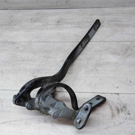 petlia-kryski-bagaznika-levaia-volkswagen-touareg-art-19879-big-0