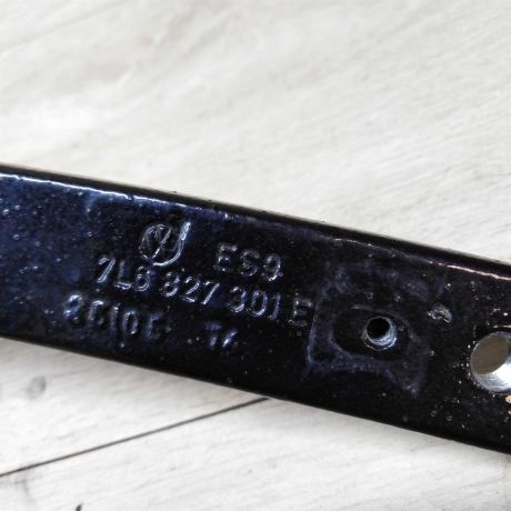 petlia-kryski-bagaznika-levaia-volkswagen-touareg-art-19879-big-3