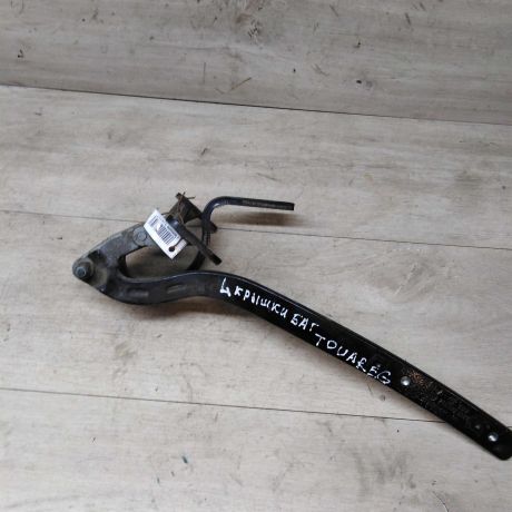 petlia-kryski-bagaznika-levaia-volkswagen-touareg-art-19879-big-4