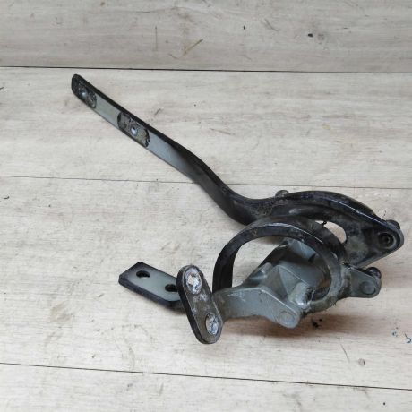 petlia-kryski-bagaznika-pravaia-volkswagen-touareg-art-19905-big-0