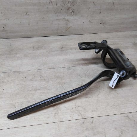 petlia-kryski-bagaznika-pravaia-volkswagen-touareg-art-19905-big-1