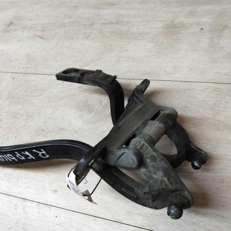 petlia-kryski-bagaznika-pravaia-volkswagen-touareg-art-19905-big-3