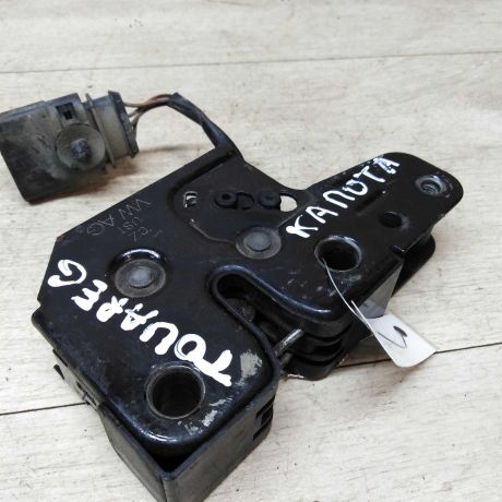 zamok-kapota-volkswagen-touareg-art-19916-big-2