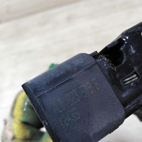 zamok-kapota-volkswagen-touareg-art-19916-big-3