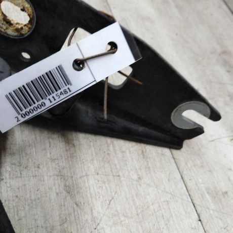 petlia-kryski-bagaznika-pravaia-audi-a6-c6-art-20304-big-2