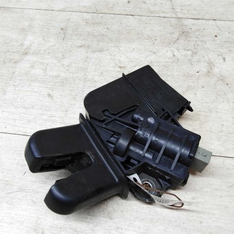 zamok-bagaznika-sedan-audi-a6-c6-art-20792-big-1