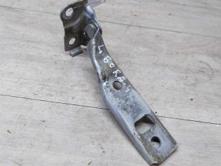 petlia-kapota-levaia-volkswagen-bora-art-23033