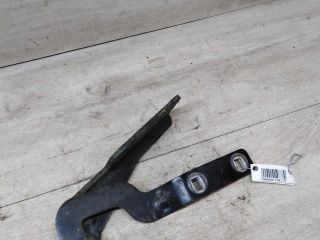 petlia-kapota-pravaia-audi-a8-d2-art-24480