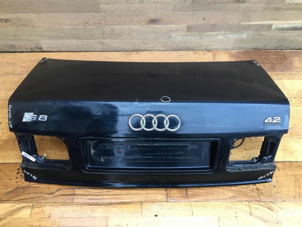 kryska-bagaznika-audi-a8-d2-sedan-art-24589-big-0