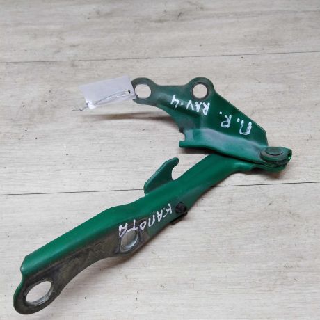 petlia-kapota-pravaia-toyota-rav4-art-26269-big-0