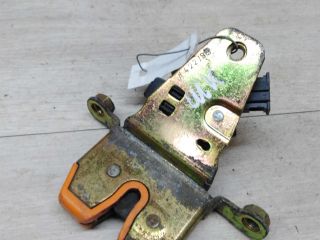 zamok-bagaznika-skoda-octavia-tour-art-28021