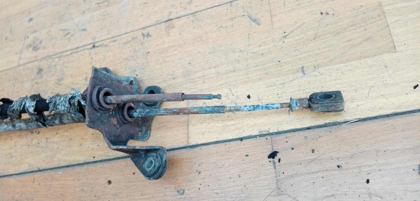 kulisa-perekliuceniia-peredac-volkswagen-passat-b3-defek-trosa-art-28040-big-3