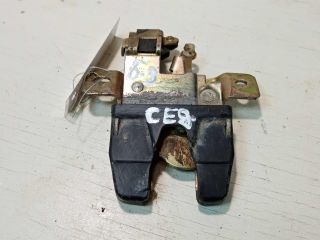 zamok-bagaznika-volkswagen-passat-b3-sedan-art-28425