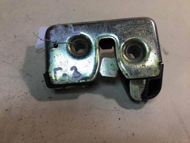 zamok-bagaznika-volkswagen-golf-3-art-28447-big-0