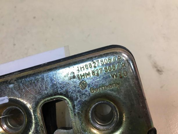 zamok-bagaznika-volkswagen-golf-3-art-28447-big-1