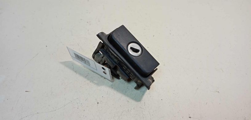 zamok-bagaznika-golf-3-art-28900-big-0