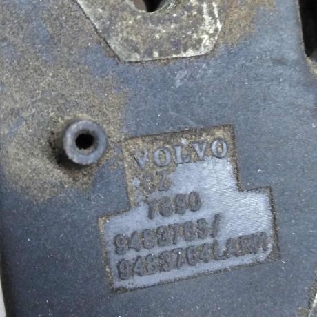 zamok-kapota-volvo-xc90-1-stuka-art-29886-big-2