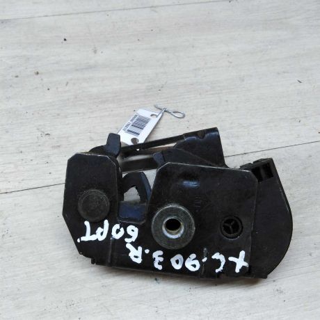 zamok-zadnei-pravoi-kryski-bagaznika-borta-volvo-xc90-art-30325-big-0