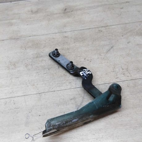 petlia-kapota-levaia-audi-a8-d2-art-31947-big-0