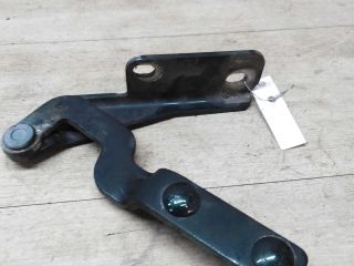 petlia-kapota-pravaia-audi-a8-d2-art-32007