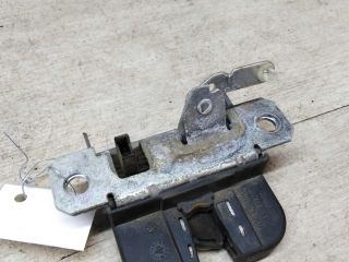 zamok-bagaznika-volkswagen-polo-4-art-32689
