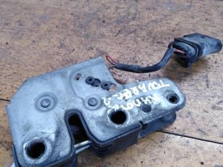 zamok-kapota-volkswagen-touareg-rest-art-32758