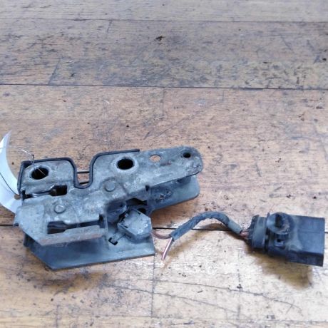 zamok-kapota-volkswagen-touareg-rest-art-32758-big-1
