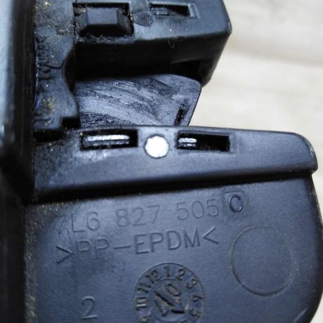 zamok-kryski-bagaznika-volkswagen-touareg-rest-art-33056-big-1