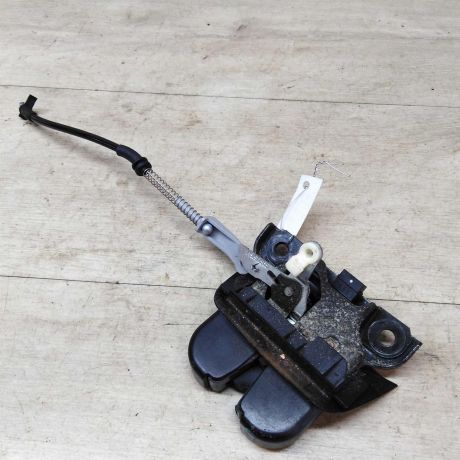 zamok-kryski-bagaznika-audi-a4-b6-8e-universal-art-33523-big-1