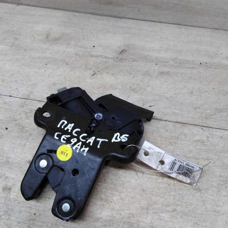 zamok-kryski-bagaznika-sedan-volkswagen-passat-b6-art-33652-big-0