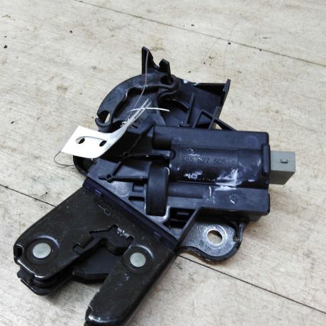 zamok-kryski-bagaznika-sedan-volkswagen-passat-b6-art-33652-big-1