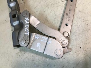 petlia-kapota-pravaia-mercedes-w203-art-33657