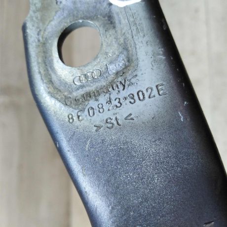 petlia-kapota-pravaia-audi-a4-b6-art-34284-big-1