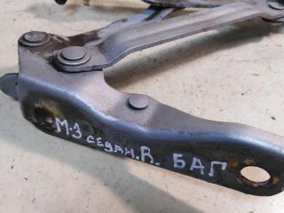 petlia-kryski-bagaznika-pravaia-mazda-3-art-34673