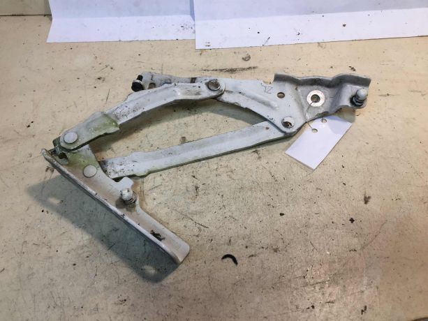 petlia-kryski-bagaznika-levaia-mazda-3-art-36083-big-0