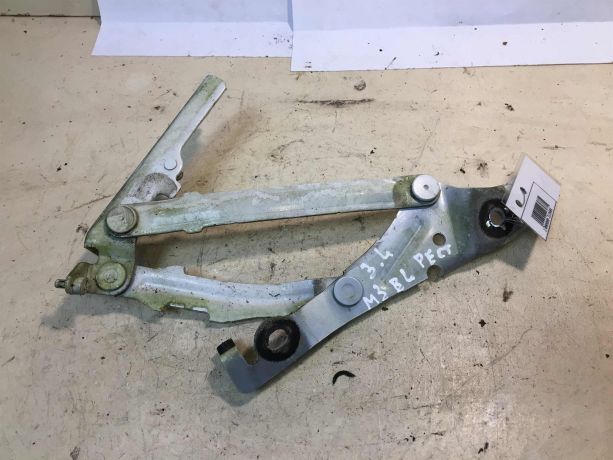 petlia-kryski-bagaznika-levaia-mazda-3-art-36083-big-2