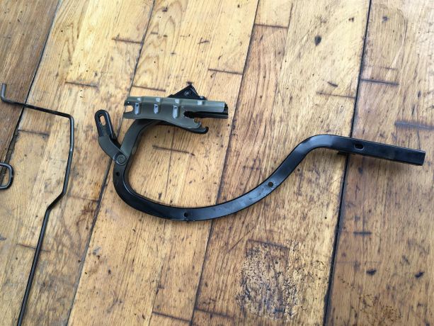 petlia-kryski-bagaznika-toyota-camry-v50-art-36753-big-4