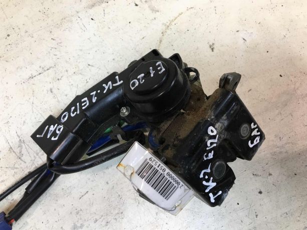 zamok-bagaznika-toyota-corolla-ix-e120-e130-rest-xetcbek-art-37471-big-4