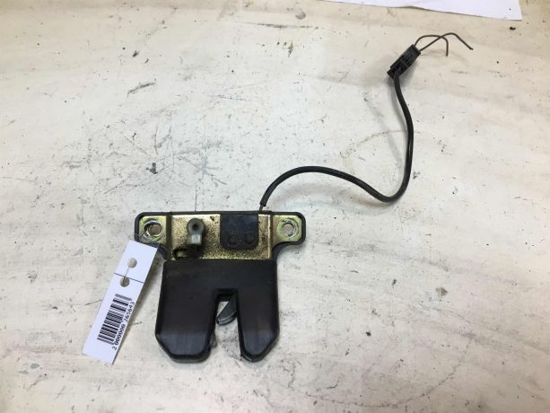 zamok-bagaznika-audi-100-c4-sedan-art-37823-big-0