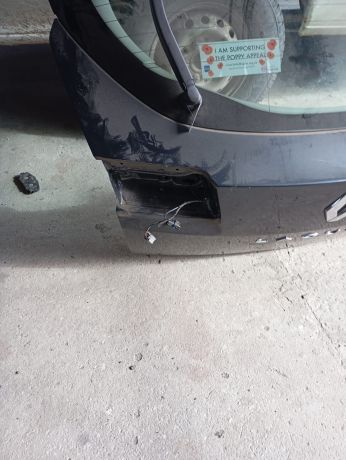 kryska-bagaznika-renault-laguna-08-g-xetcbek-art-38384-big-4