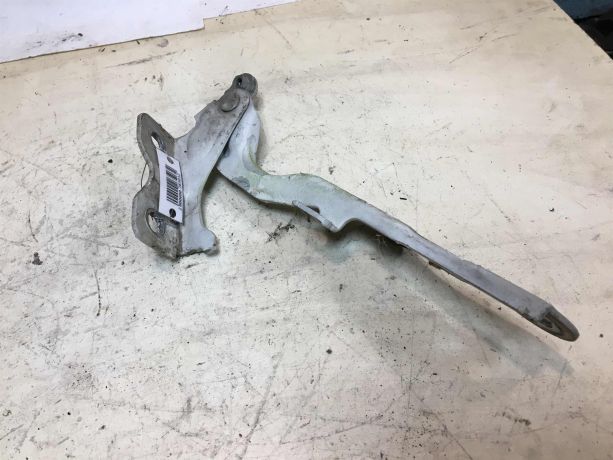 petlia-kapota-pravaia-chevrolet-cruze-art-38706-big-1